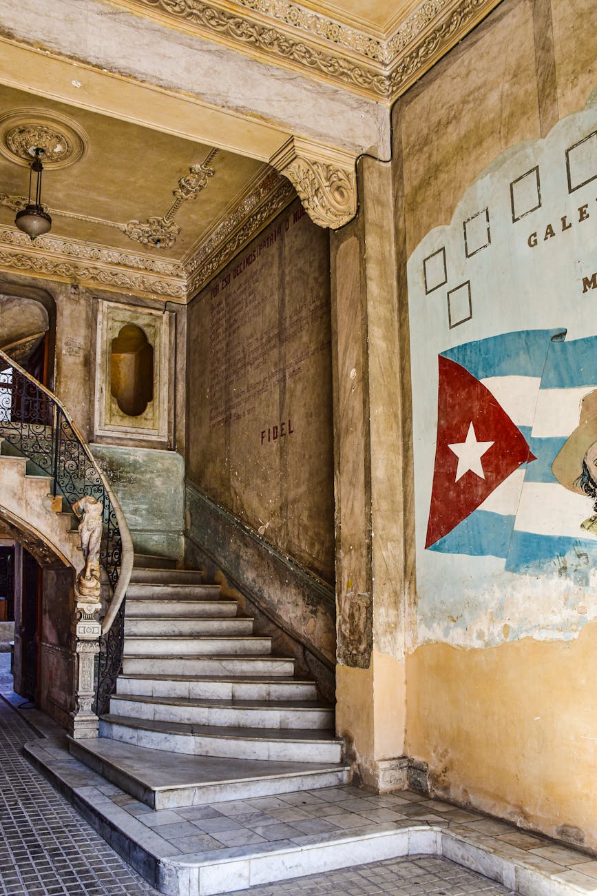 mural in galeria de martires in havana